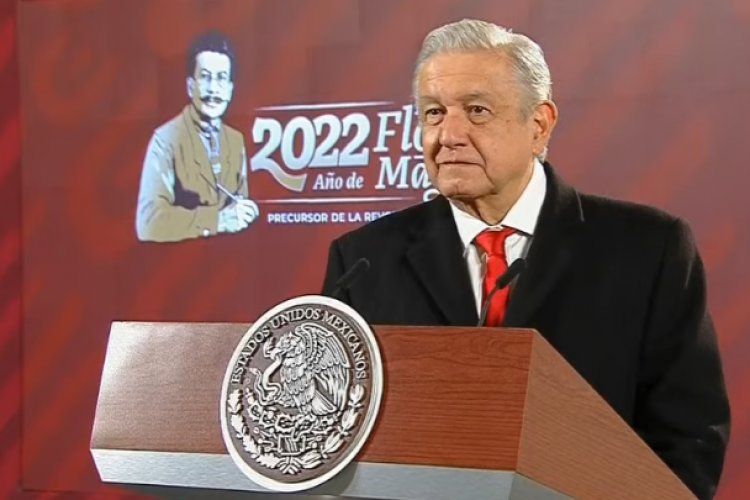 Celebra AMLO regreso a clases en la UNAM