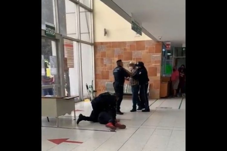 Elementos de seguridad golpean a hombre en IMSS