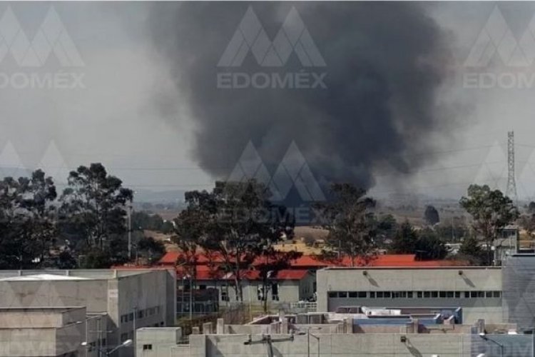 Incendio en inmediaciones de penal de Almoloya