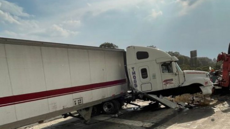 Accidente de tráiler en la México-Puebla, provoca caos vial