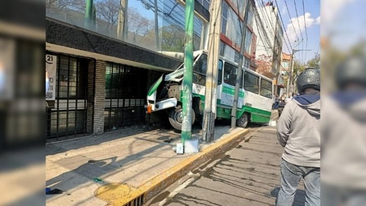 Accidente de microbús en GAM deja 10 heridos