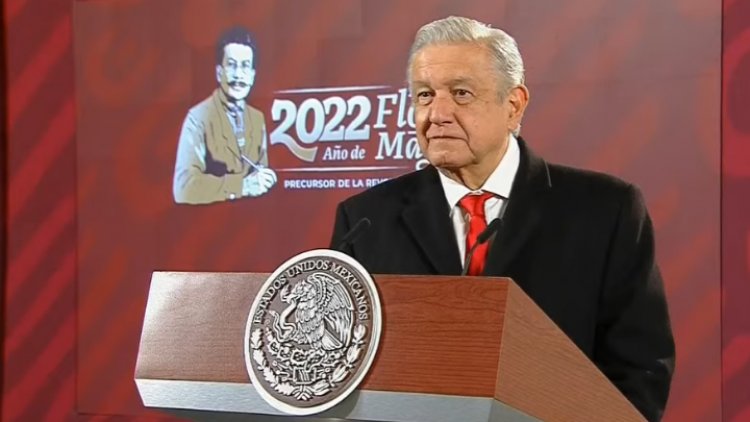 Celebra AMLO regreso a clases en la UNAM