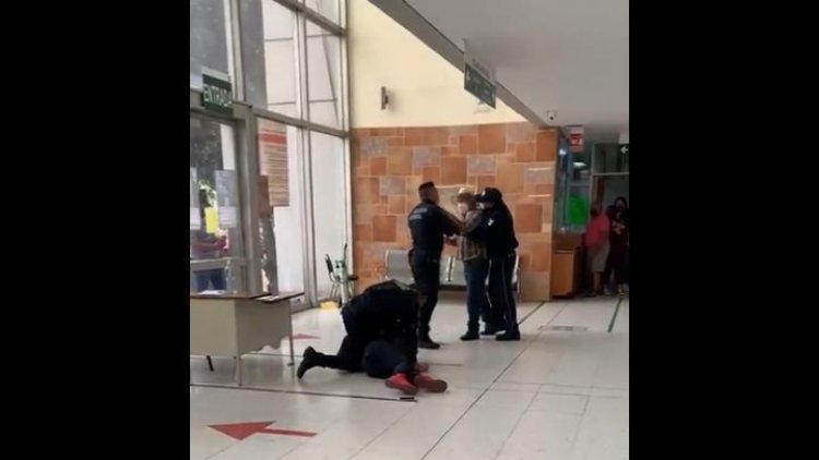 Elementos de seguridad golpean a hombre en IMSS