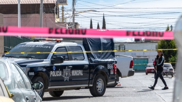 Hallan dos cuerpos colgados en puente de Zacatecas