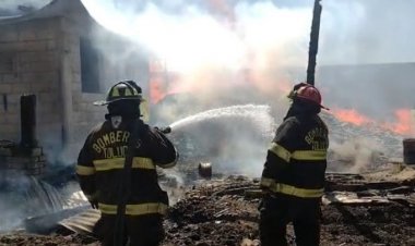 Sofocan incendio en bodega de Toluca