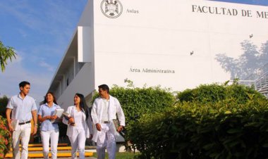 Hallan dos cuerpos afuera de la Universidad de Colima