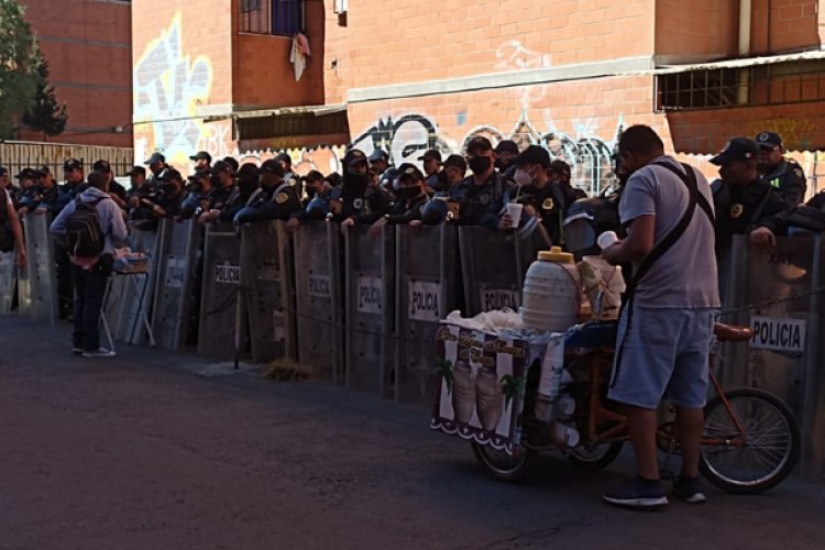 Decomisan drogas y armas en Iztapalapa