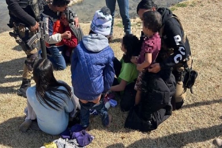 Salvan a niños hondureños de cruzar el Río Bravo