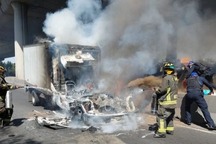 Bomberos sofocan fuego en Periférico Sur y Calzada Legaria