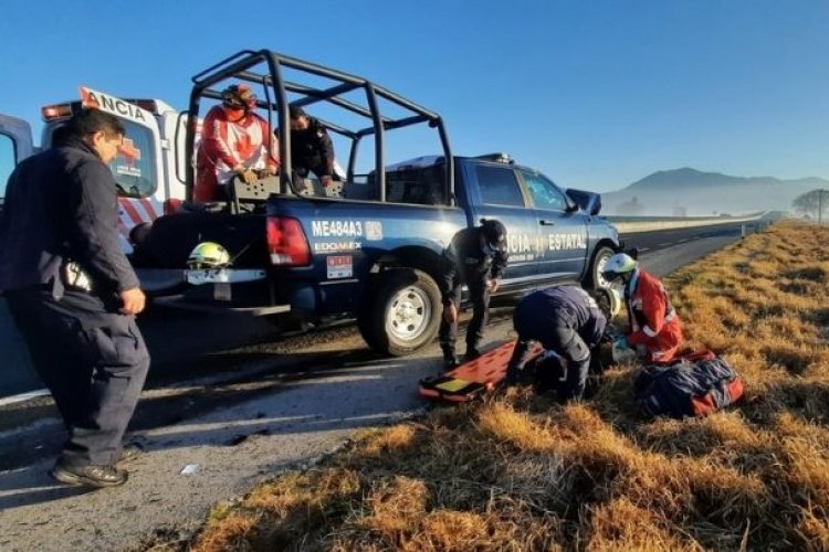 Chocan patrullas y auto en la Naucalpan-Toluca