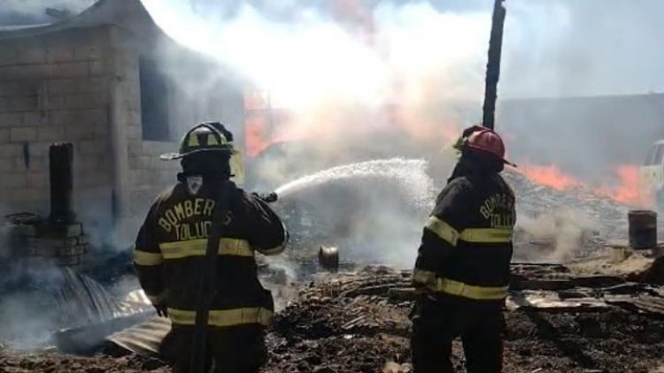 Sofocan incendio en bodega de Toluca