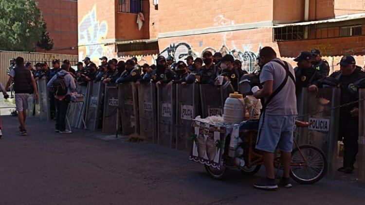 Decomisan drogas y armas en Iztapalapa