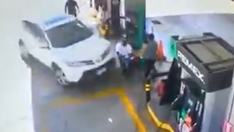 Camioneta embiste a trabajadores de gasolinera