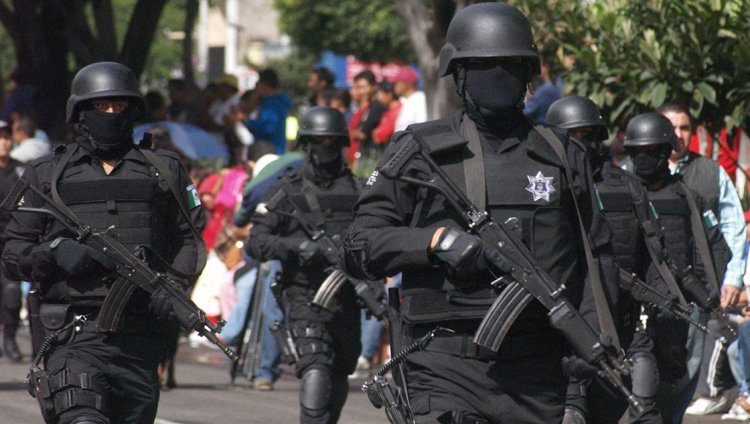 Acusan abuso policial durante cateos en Iztapalapa