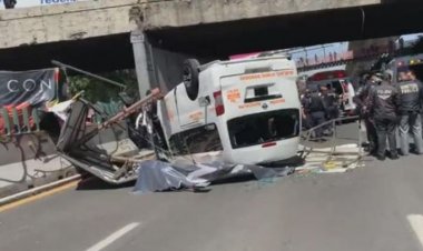 Cae combi de puente vehicular en Tlalnepantla