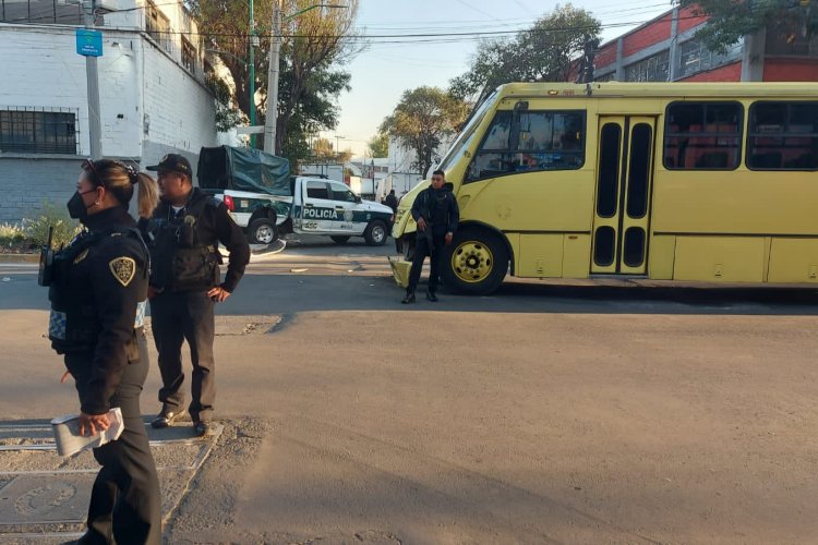 Chocan patrulla y camión en la CDMX