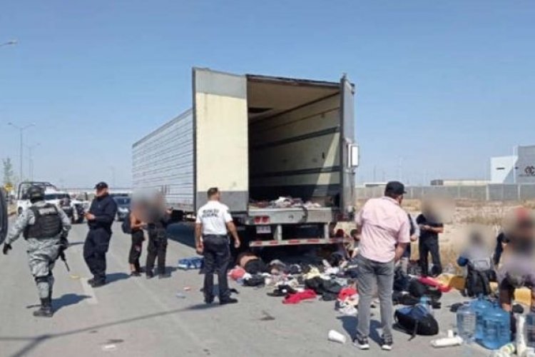 Abandonan tráiler con migrantes; muere embarazada