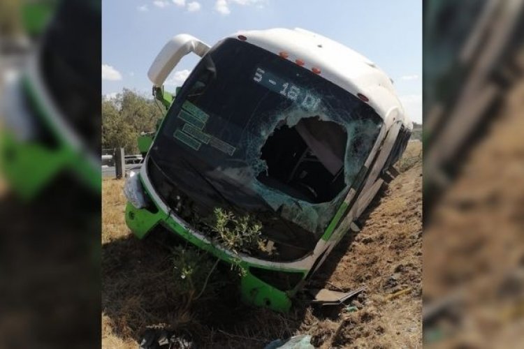 Vuelca autobús en la Ecatepec-Pirámides