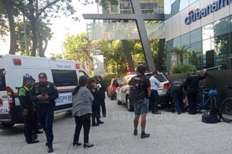 Ciclista es arrollado por patrulla en Insurgentes