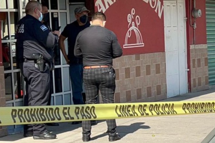 Balean a dos hombres en restaurante de Texcoco