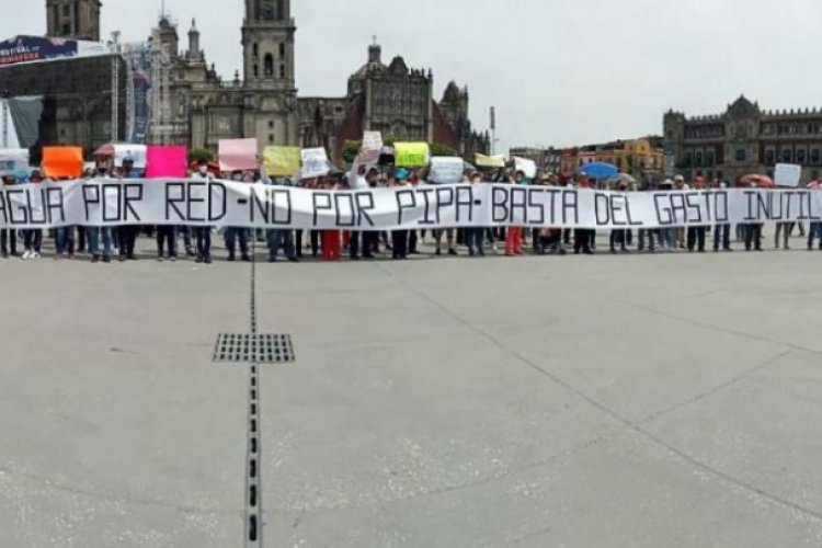 Vecinos de Ecatepec protestan en Palacio Nacional