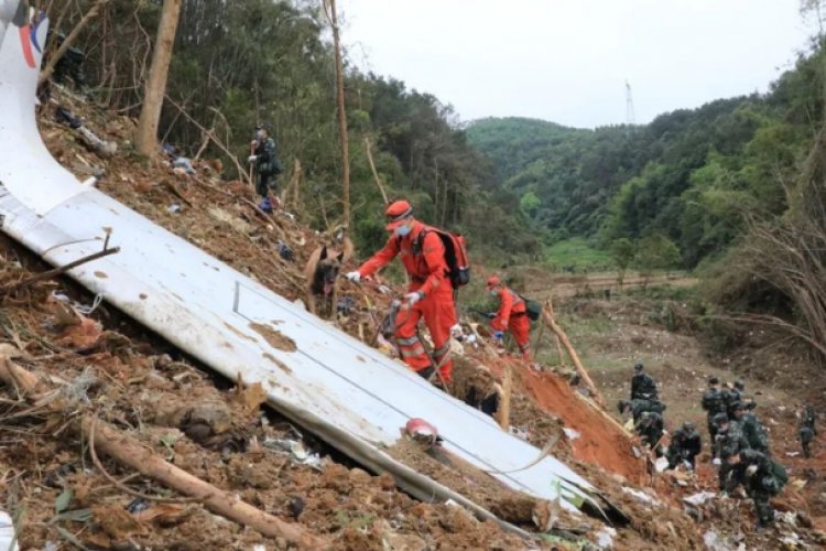 No hay sobrevivientes tras desplome de avión en China