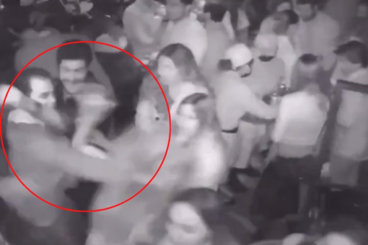Despiden a sujeto que golpeó a mujer en bar de CDMX