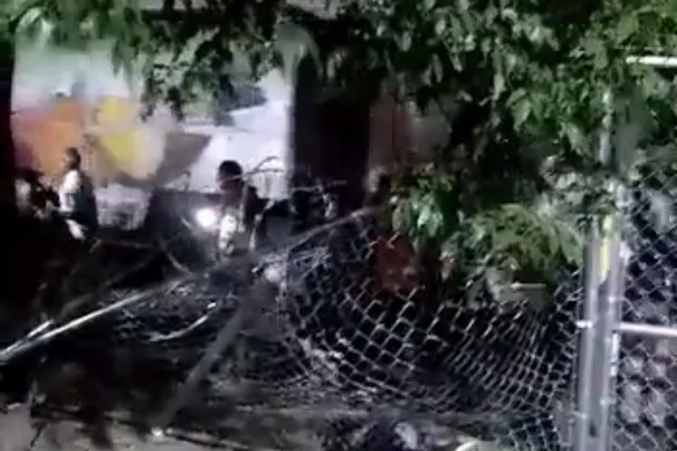 Auto arrolla y mata a dos trabajadoras en Toluca