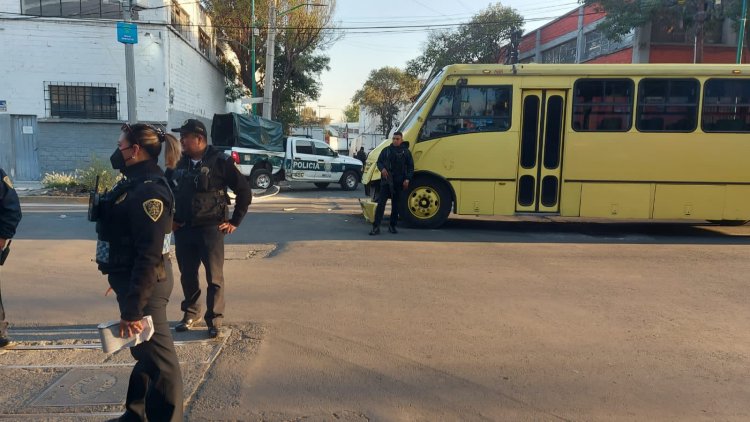 Chocan patrulla y camión en la CDMX