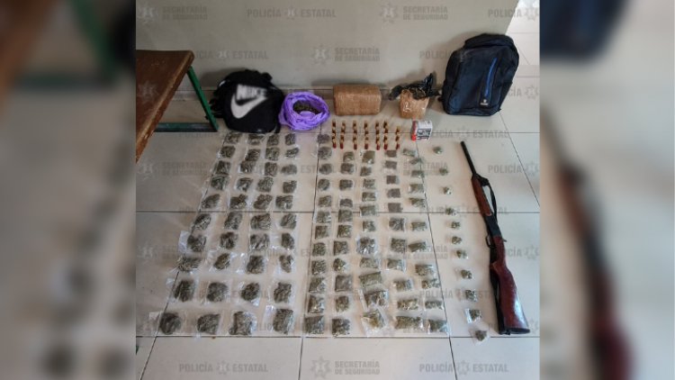 Cae sujetos con 107 dosis de marihuana en Neza