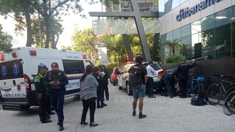 Ciclista es arrollado por patrulla en Insurgentes