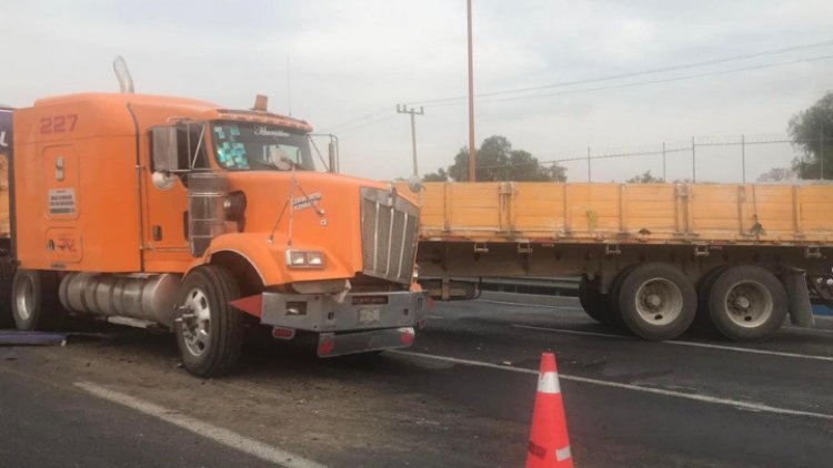 Choca tráiler y autobús en la México-Pachuca