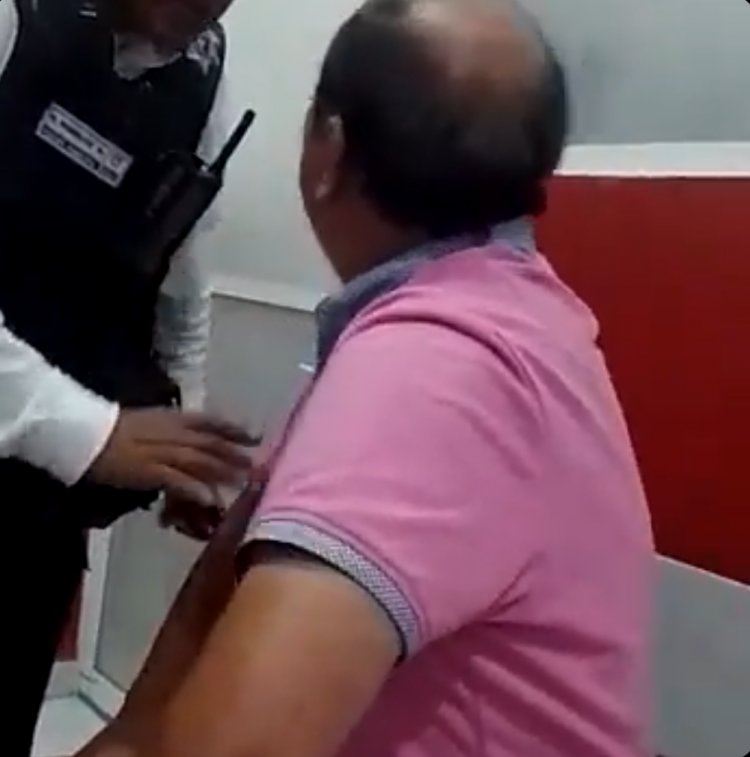 Detenido le regresa cachetada a comandante de Neza