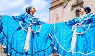 Color, música, canto, baile, y más, mucho más