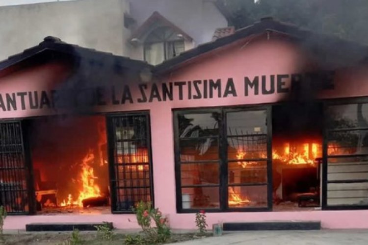 Quema capilla a la Santa Muerte por orden de “Dios”