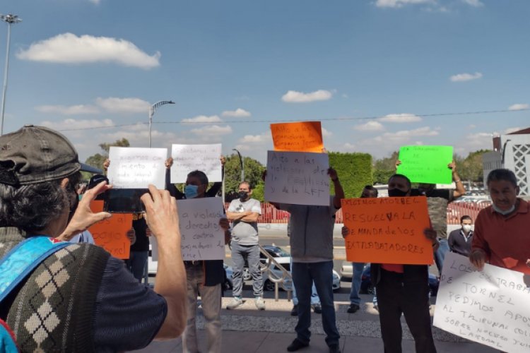 Obreros despedidos exigieron al 9no Tribunal Colegiado su intervención, para solucionar este problema