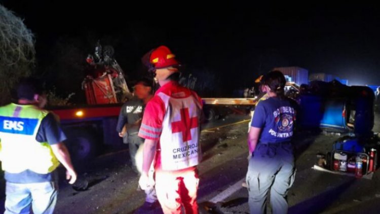 Choque en autopista Siglo XXI deja 5 muertos