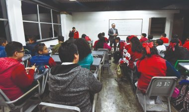 A través de la SEP, AMLO pretende adoctrinar a estudiantes