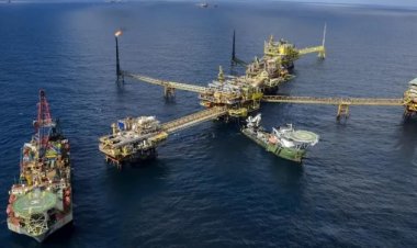 Evacuan a trabajadores de plataforma de Pemex; acusan falta de mantenimiento