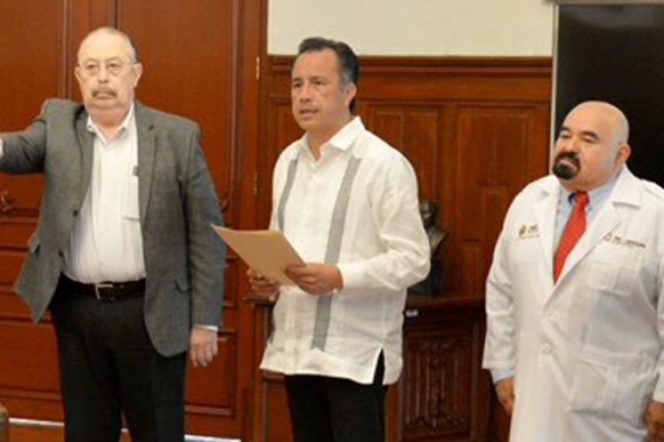 Relevan a secretario de Salud de Veracruz; ex titular es señalado por actos de corrupción