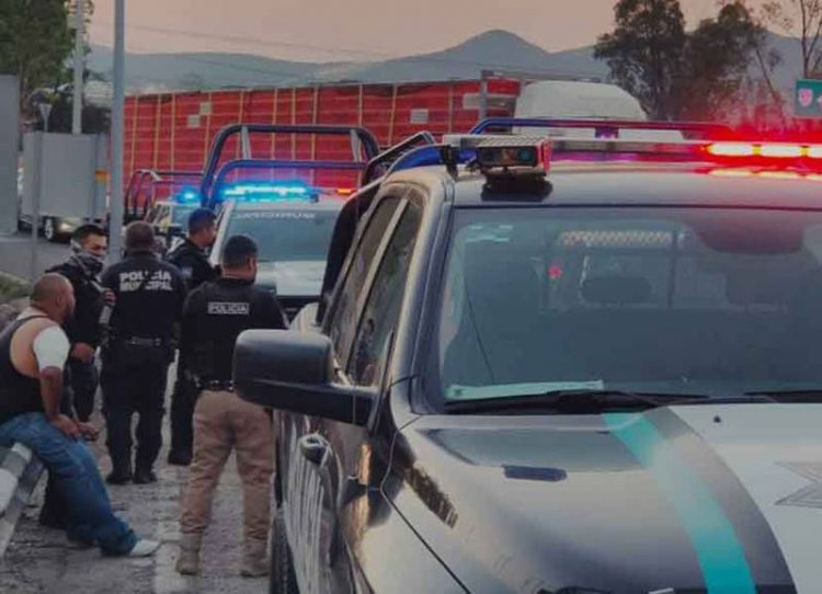 Asalto masivo en libramiento Queretaro-SLP; más de 300 vehículos quedaron involucrados