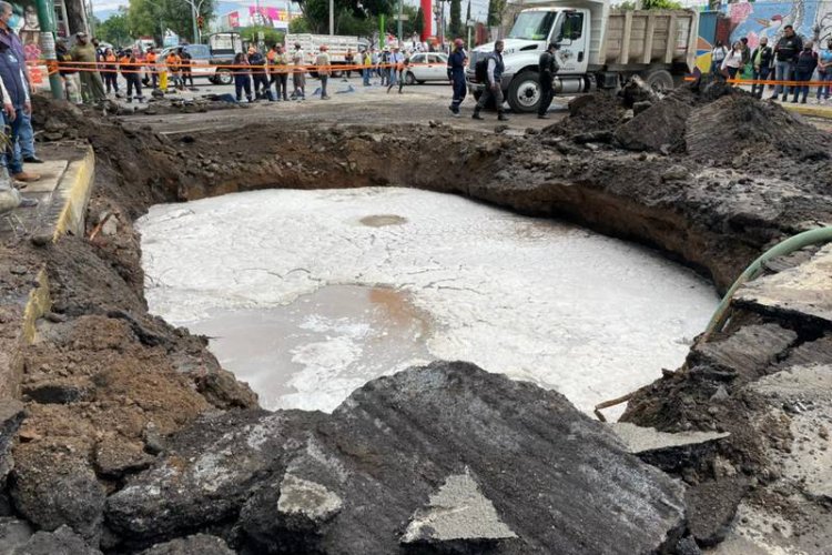 Fuga en tubería deja sin agua a más de 30 colonia en Iztapalapa