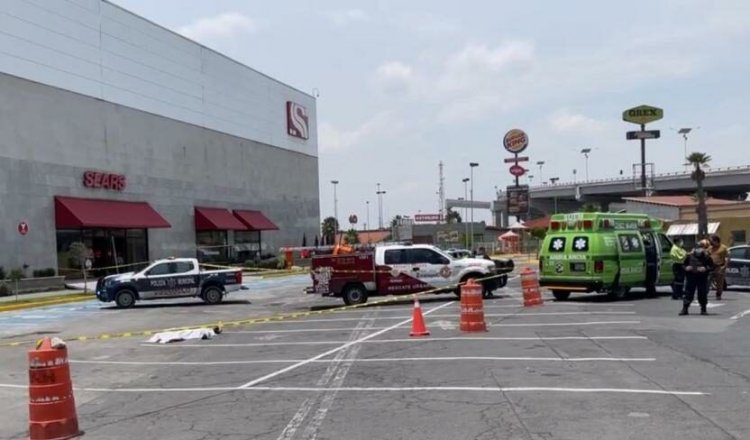Asesinan a sujeto en plaza comercial de Ecatepec
