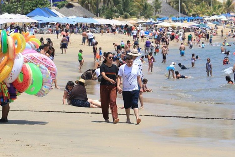 Solo 3 cada 10 mexicanos ven posibilidades de vacacionar este año