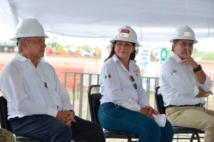 AMLO avaló el contrato para compadre de Rocío Nhale 