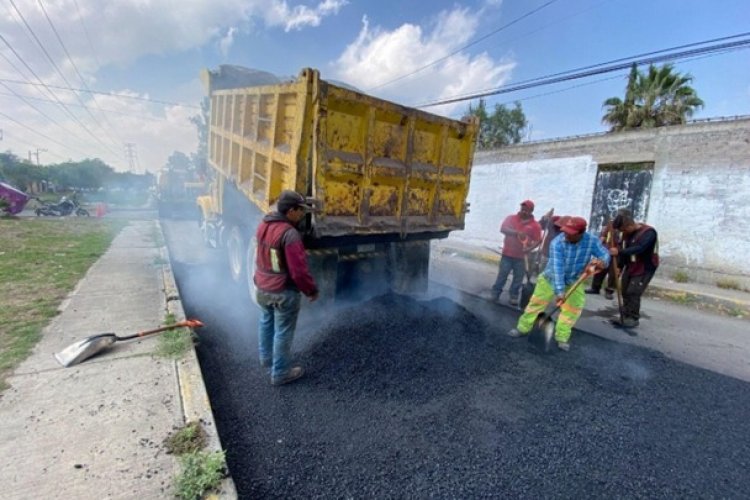 Realizan desazolve y bacheo en avenidas de Valle de Chalco