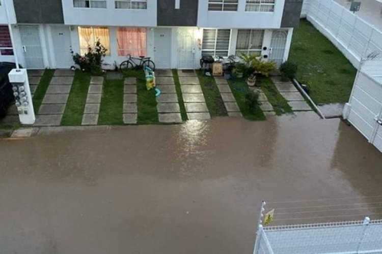 Lluvias intensas inundan viviendas en Chalco
