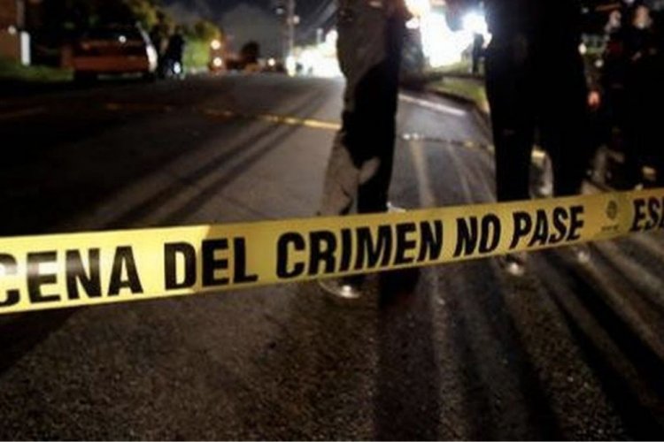 Ejecutan a un hombre y es arrojado a la calle en Coacalco 