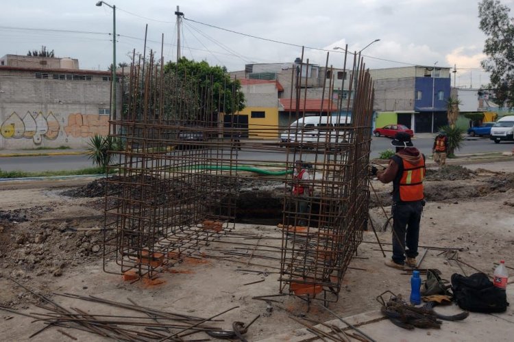 En el municipio de La Paz trabajan en la rehabilitación del drenaje sanitario de la colonia Tepozanes