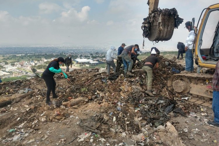 Familiares de desaparecidos inician búsqueda de restos humanos en basurero de Ecatepec